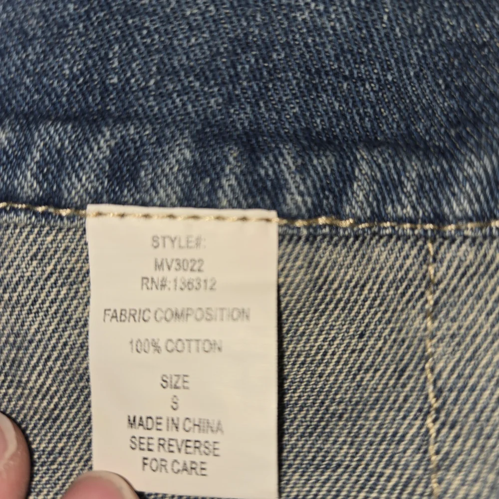 Buzz Women's Denim‎ Vest with Lace Accents
